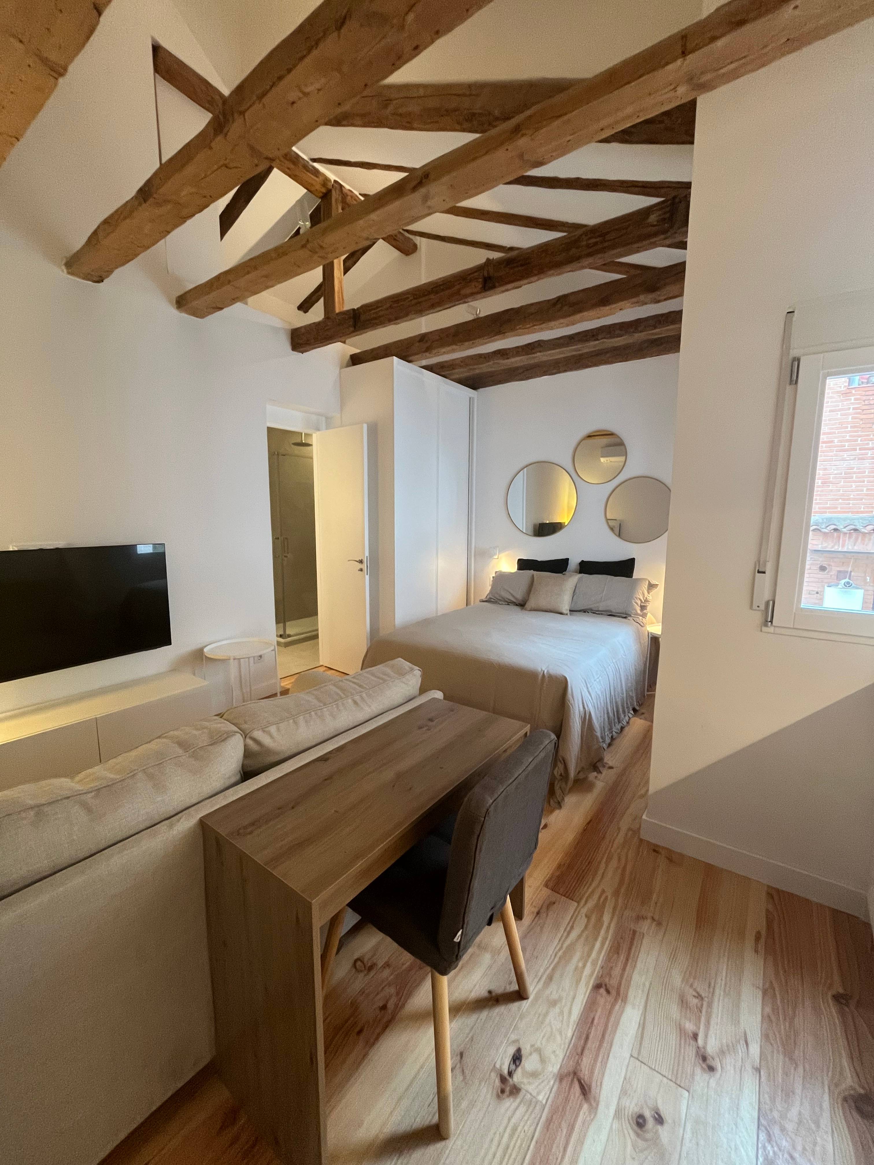 Studio on Calle de San Hermenegildo 1/15