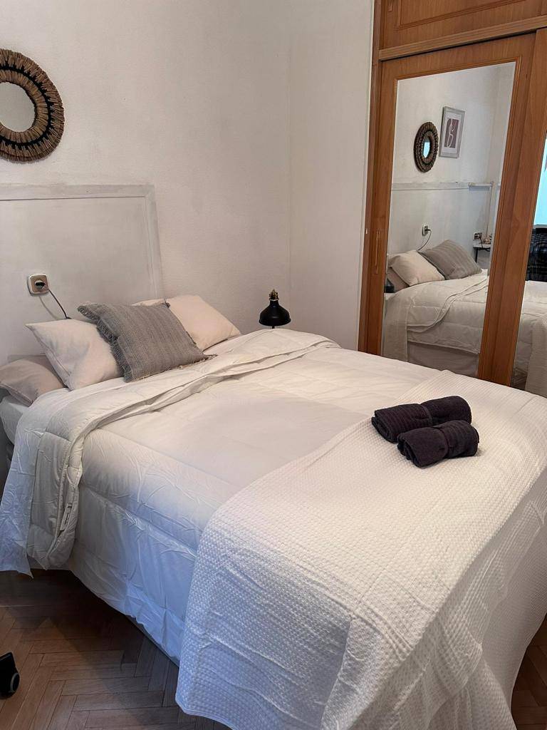 Private room VI on Calle de Fernández de los Ríos 2/17