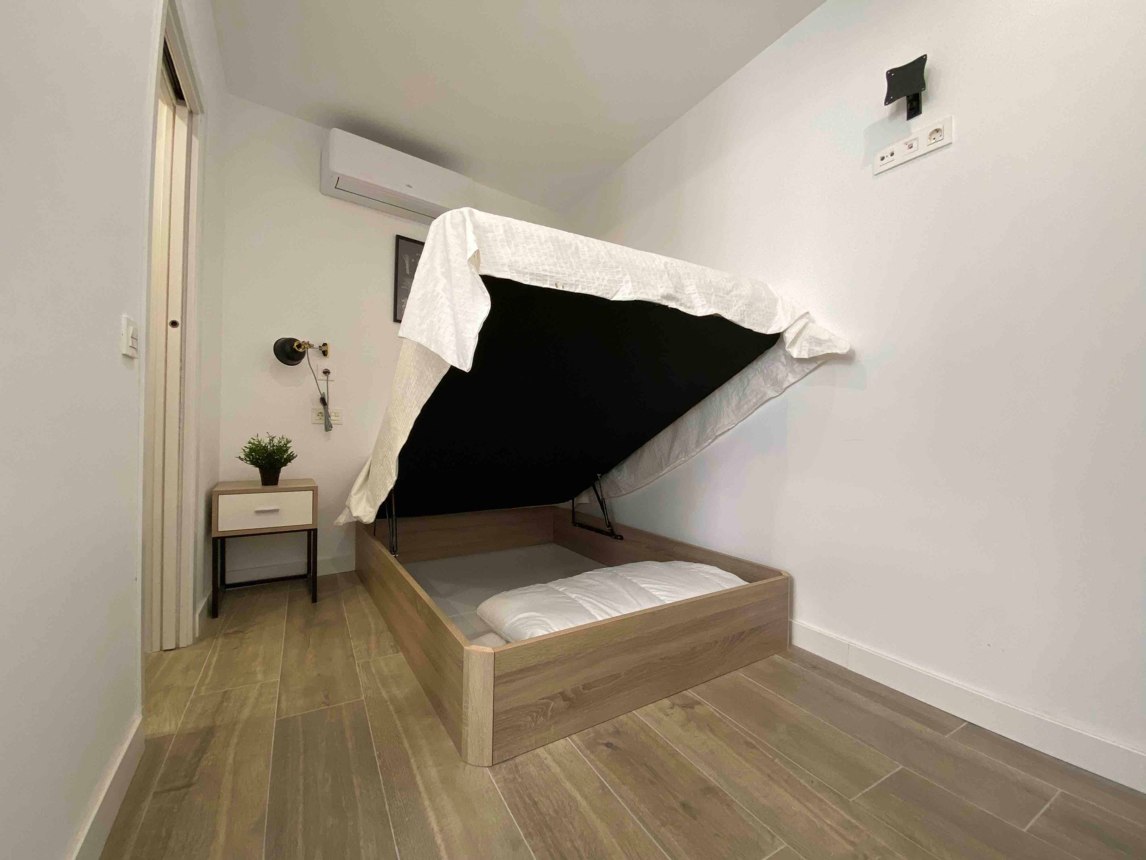 Private room V on Calle de Tetuán 2/20