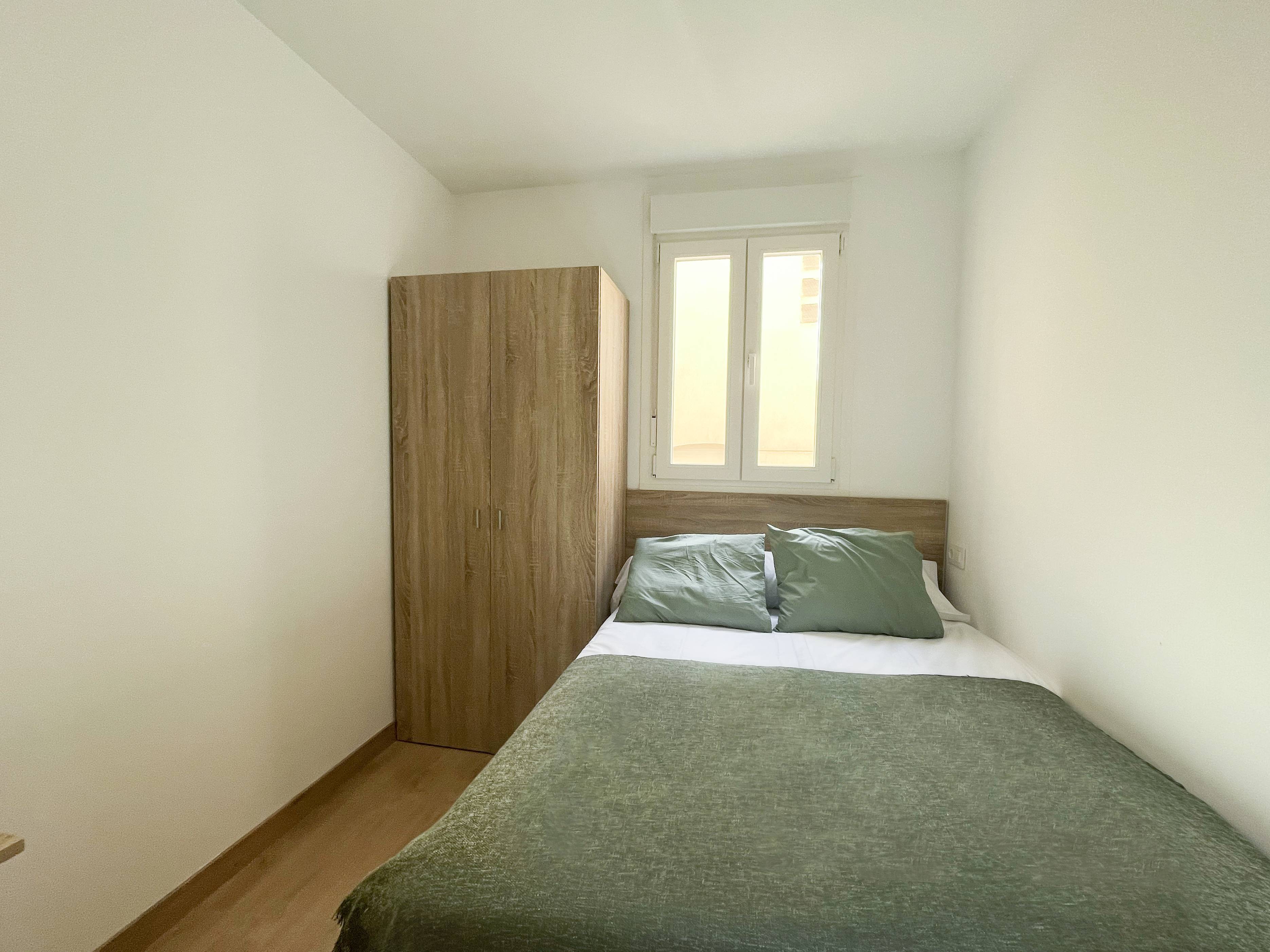 Private room IV on Calle María Bosch 2/21