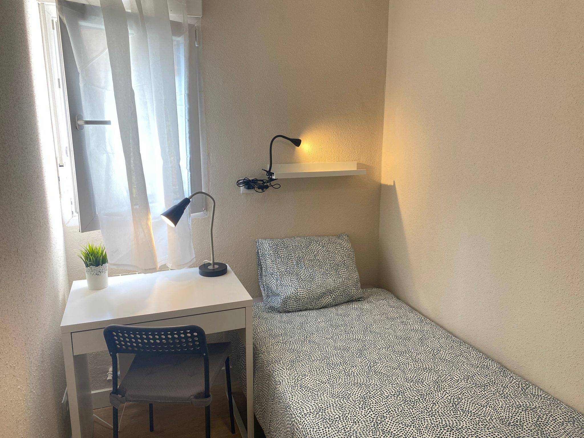 Habitación privada V en Calle del Pico de Alba 1/24