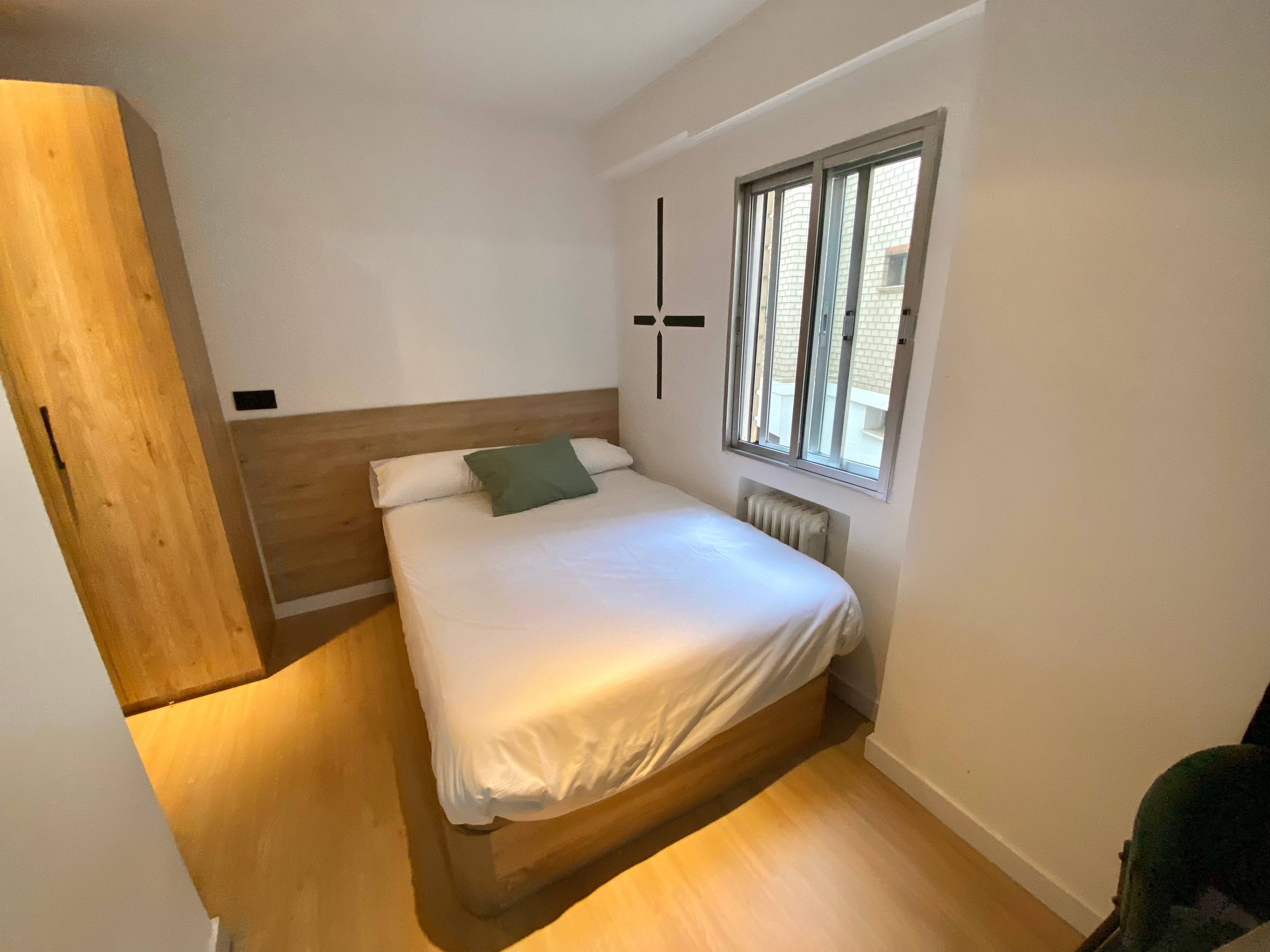 Private room IX on Calle de la Oca 2/26