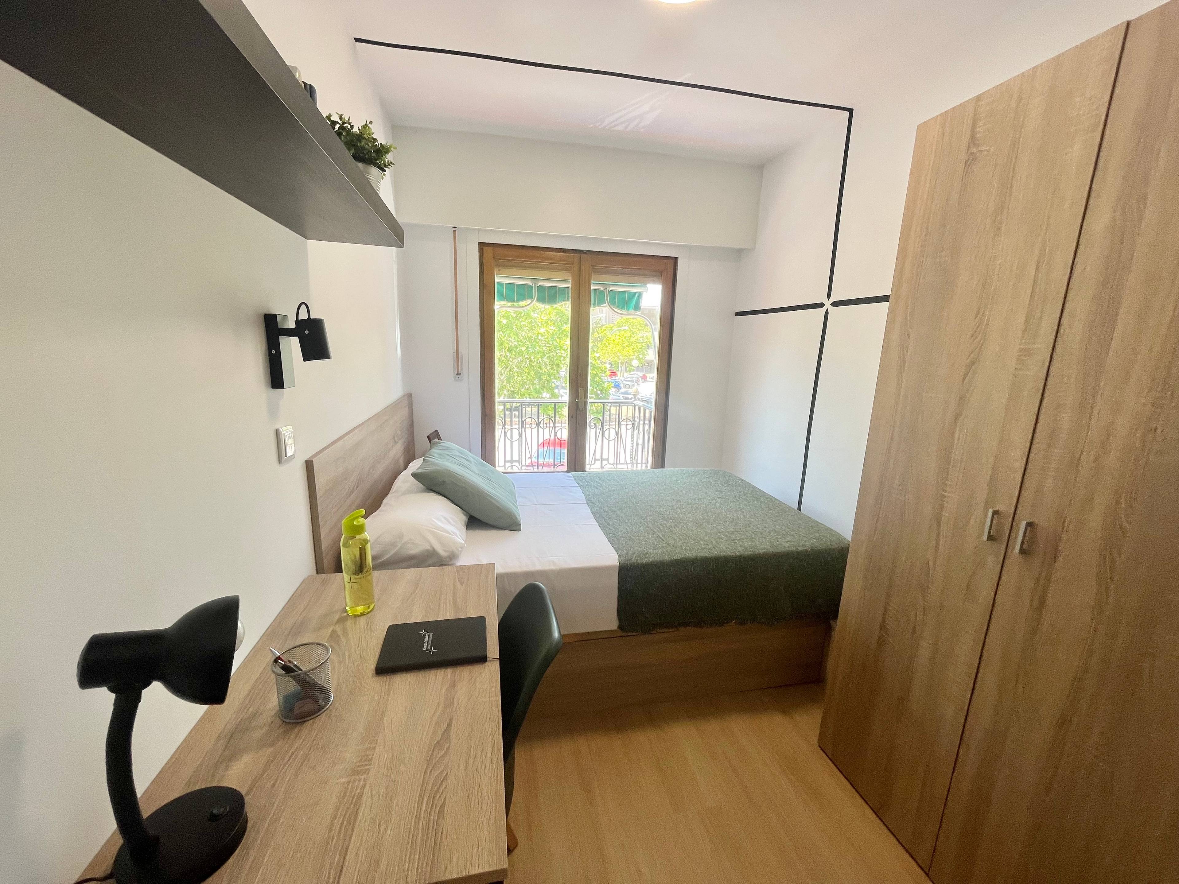 Private room III on Calle del Petirrojo 1/30