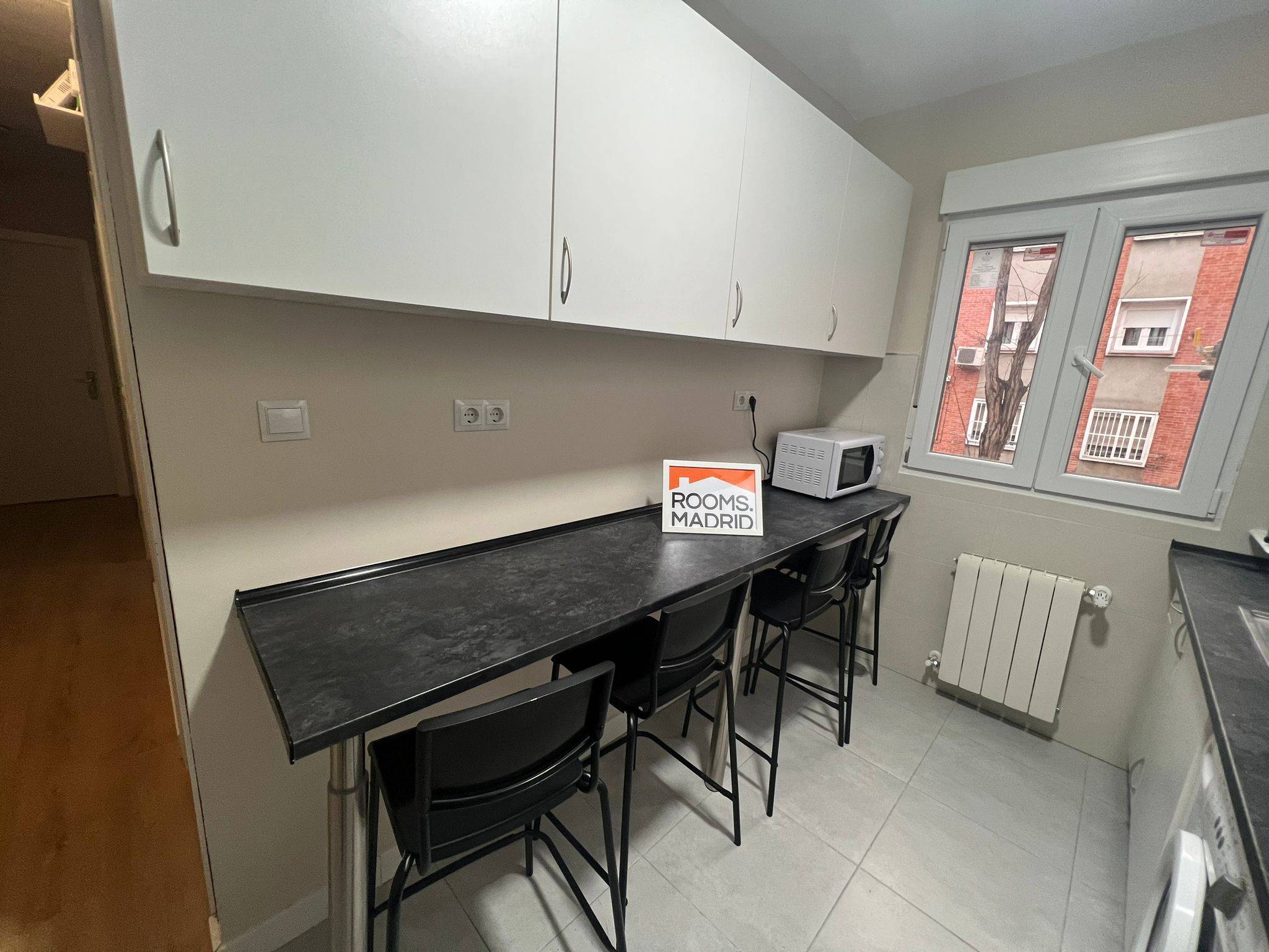 Habitación privada V en Calle del Pico de Alba 24/24