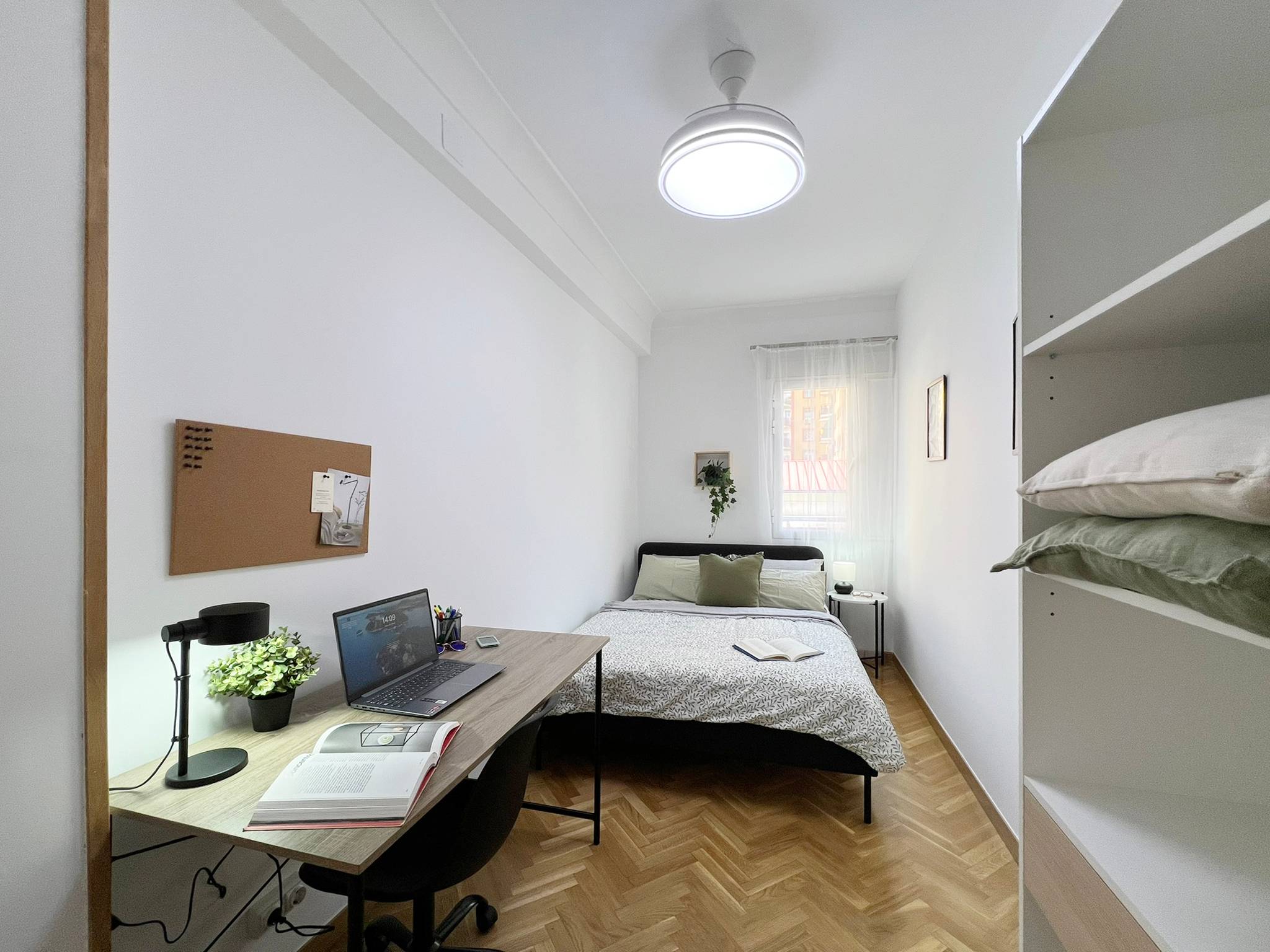Habitación privada V en Paseo de la Virgen del Puerto 1/16