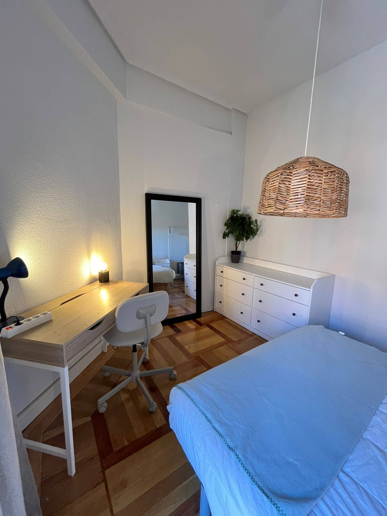 Habitación privada IV en Calle de Cavanilles 2/25