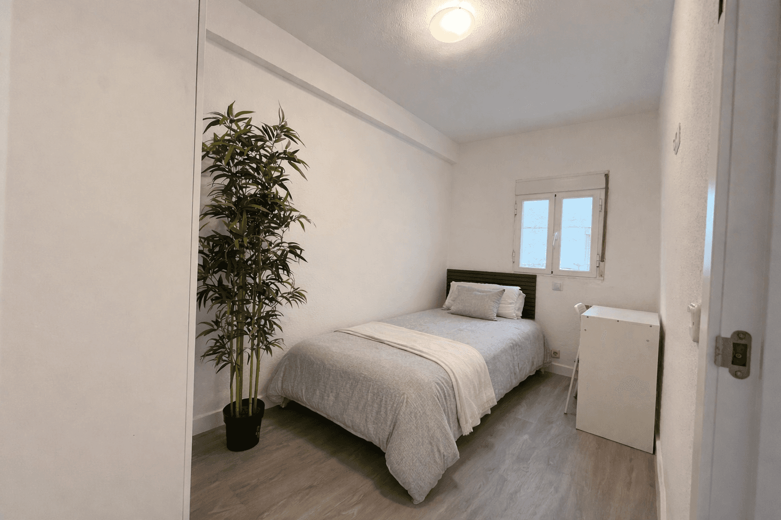 Habitación privada I en Calle de Sarria 1/8
