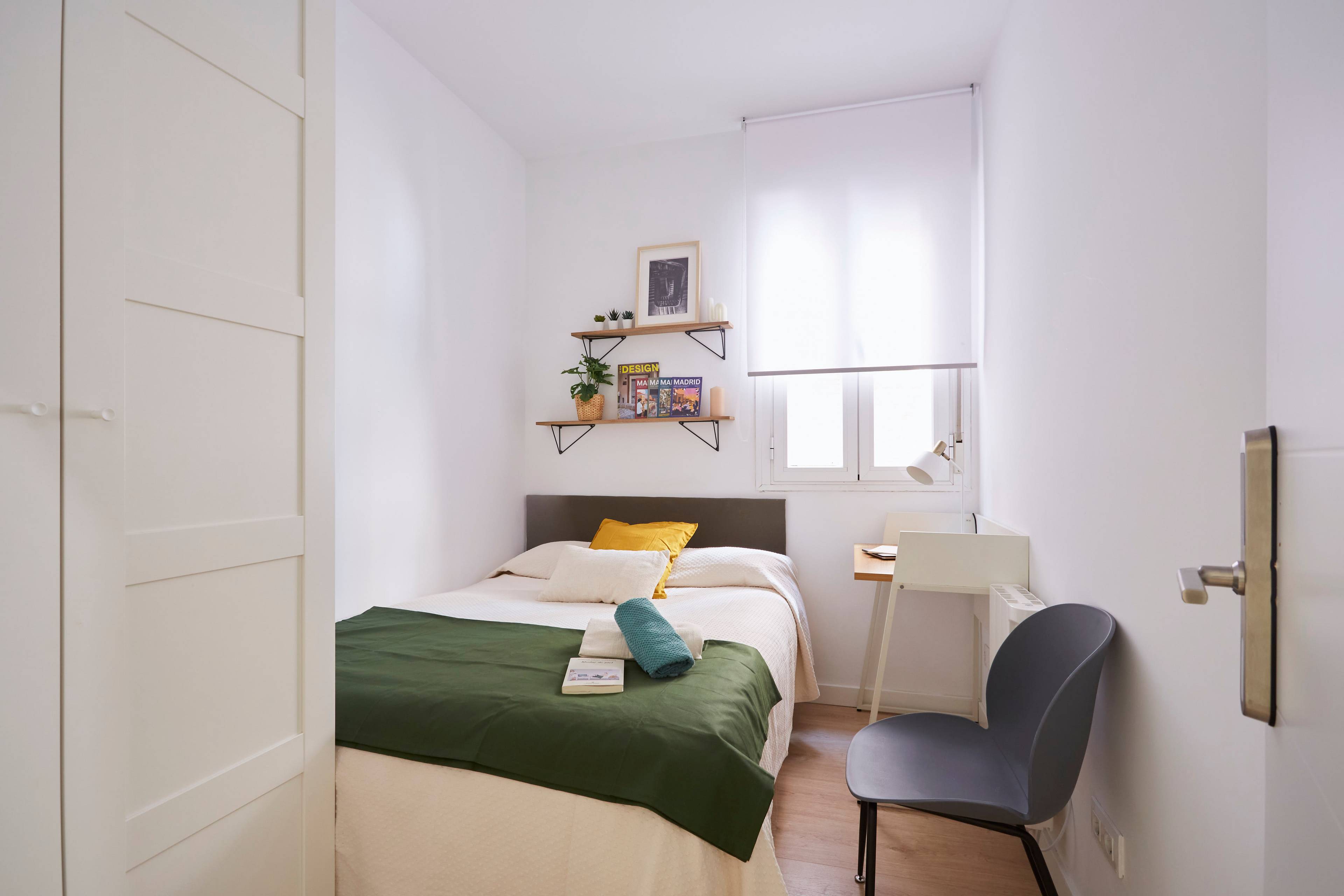 Private room X on Calle de Francos Rodríguez 1/23