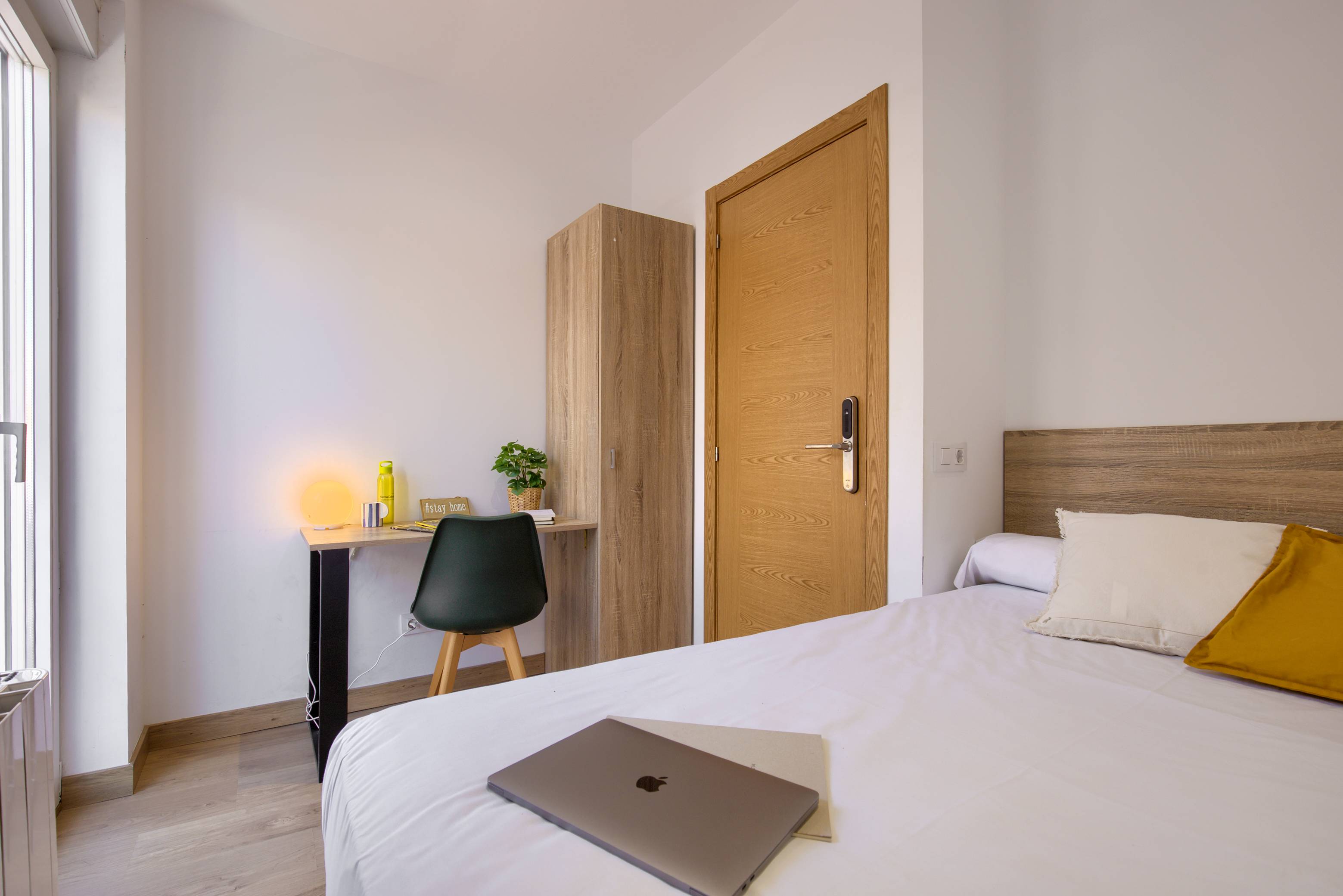 Private room X on Calle María Bosch 1/21