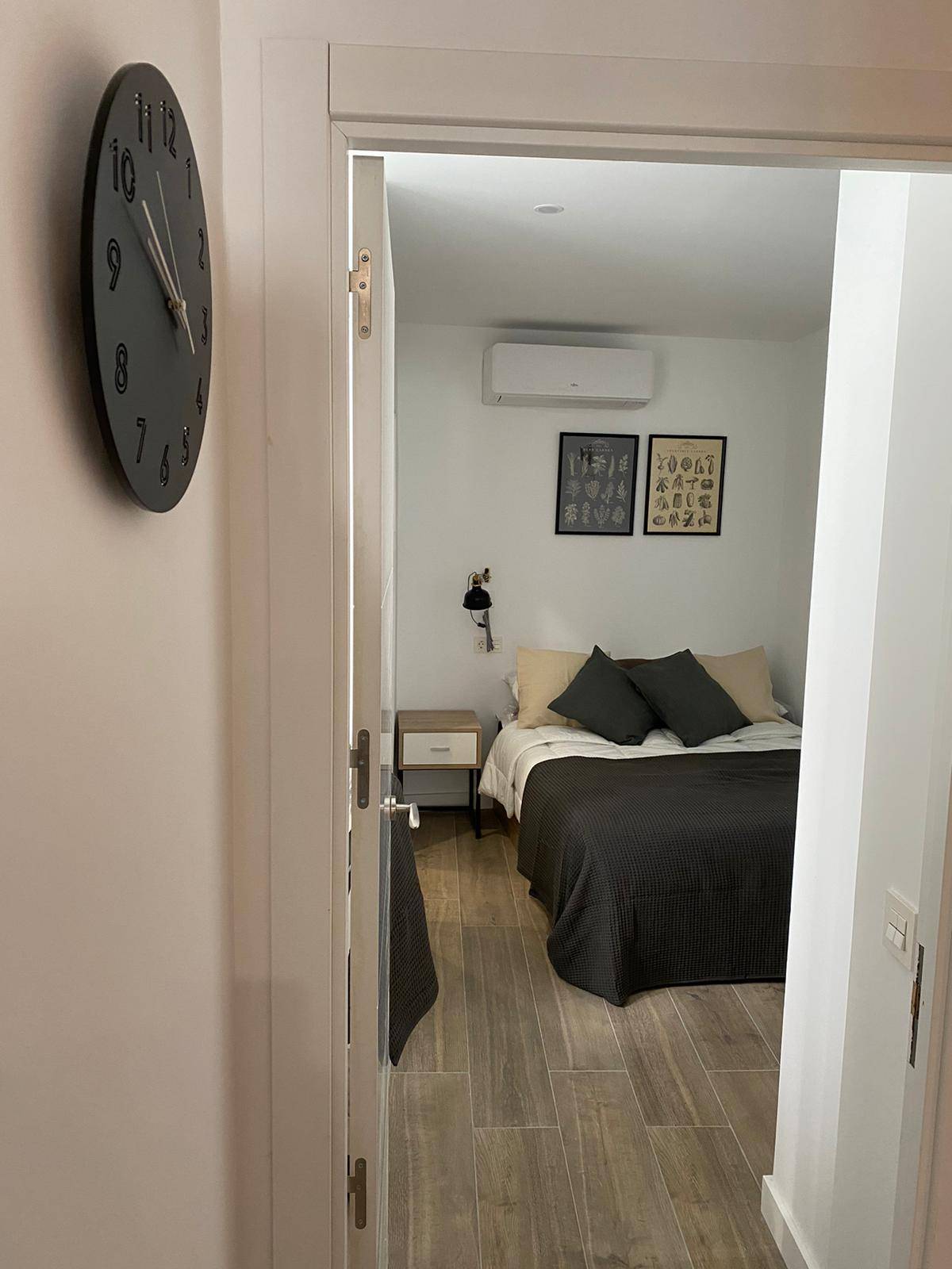 Private room V on Calle de Tetuán 1/20