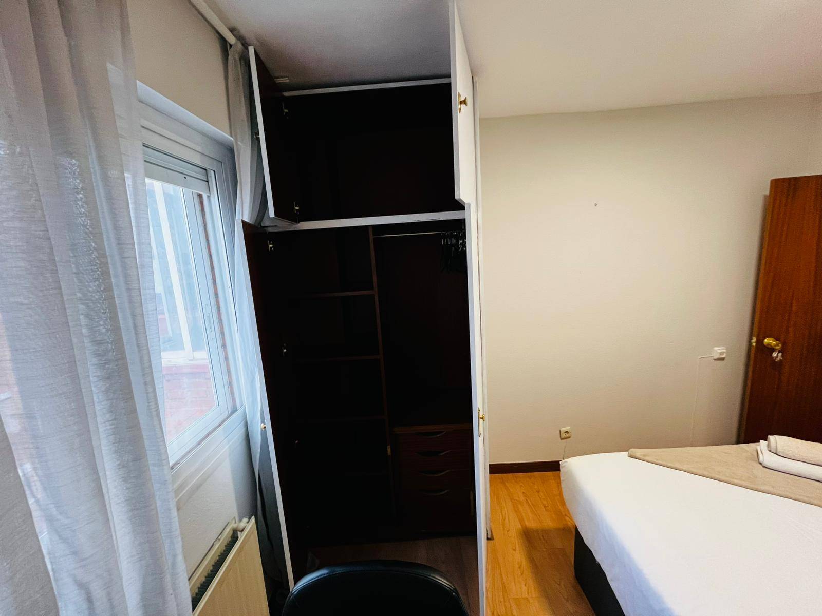 Private room II on Calle de Marcelina 2/21