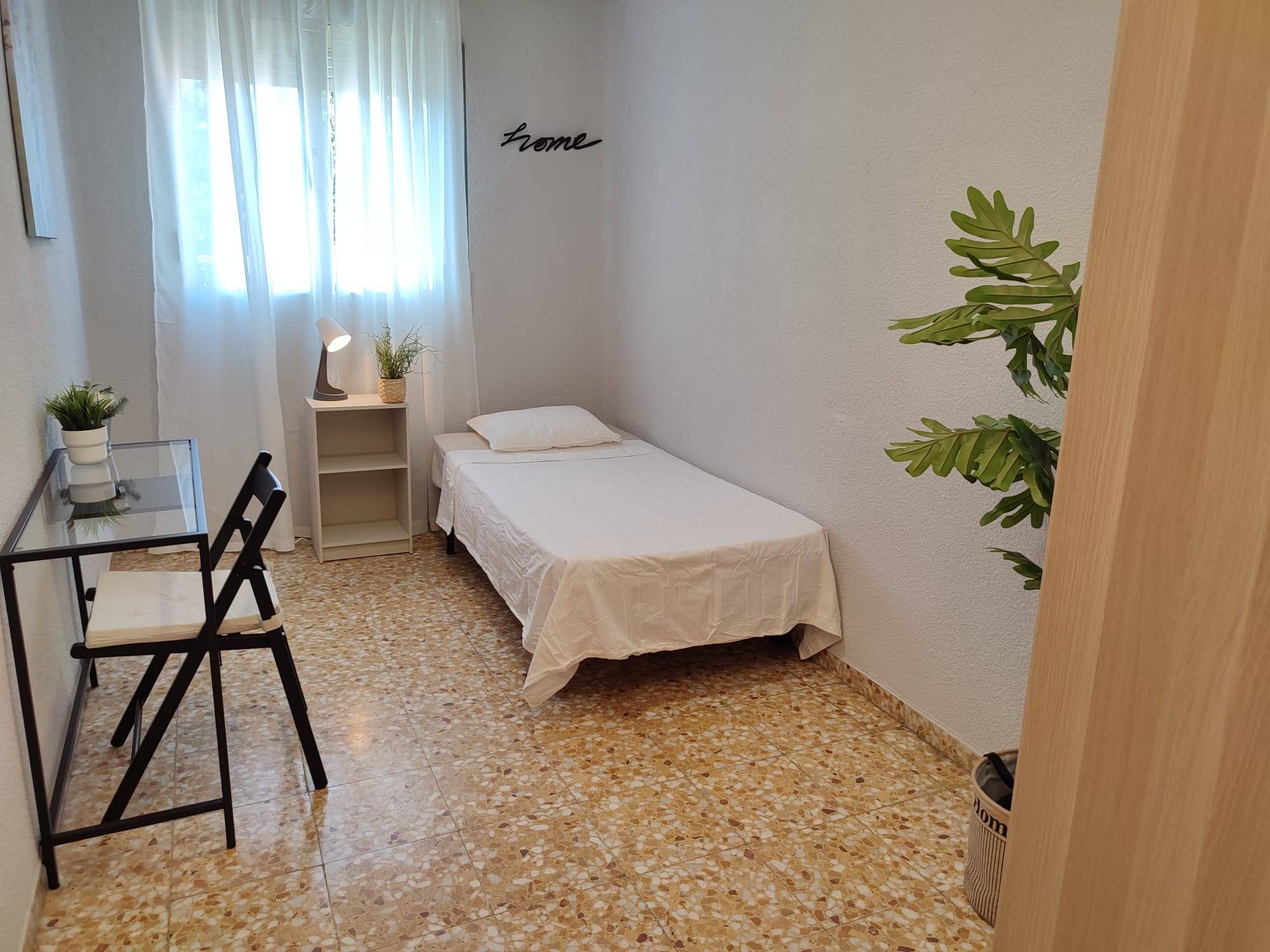 Habitación privada II en Plaza de Corpus Barga 2/42