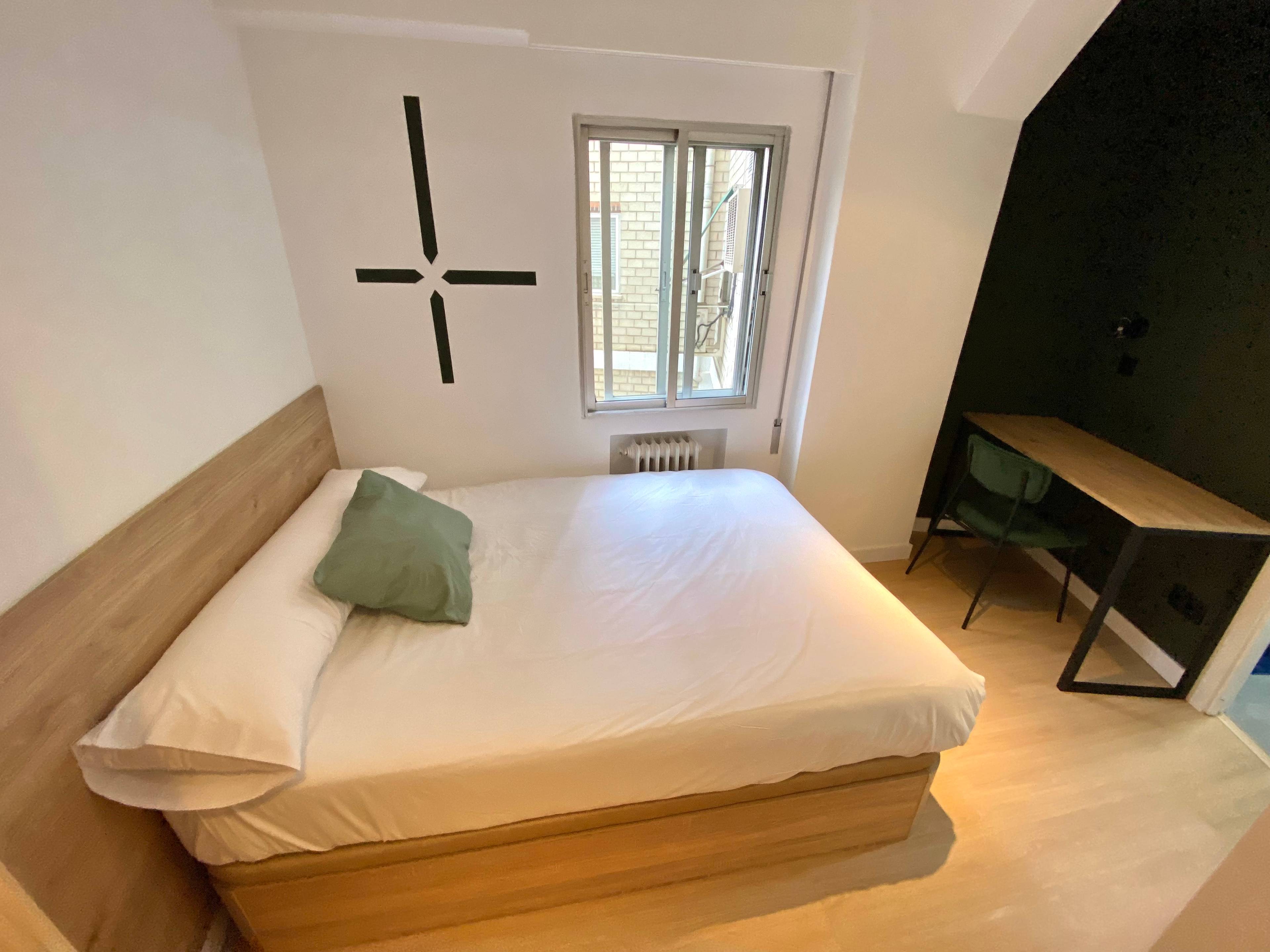 Private room IX on Calle de la Oca 1/26